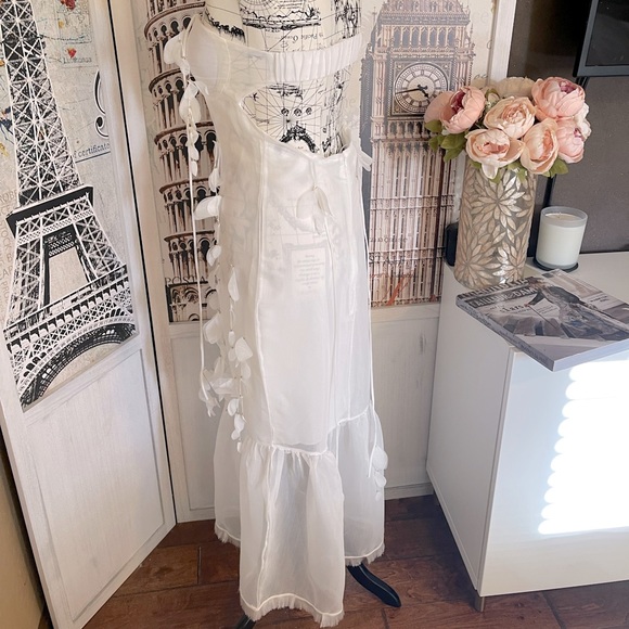 Botanics & Petals Luxury Maxi Dress In Summer White+Gold Droplets+Drop Petals - Picture 3 of 16